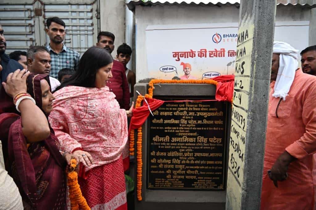 विधान पार्षद ने गौड़ाशक्ति में कलामंच व रसौंक में पीसीसी सड़क का किया उद्घाटन