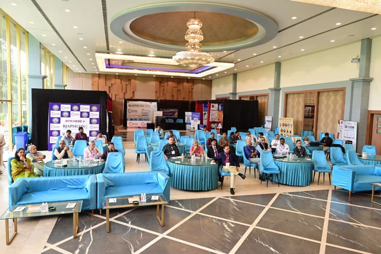 Deoghar News : कैंसर सर्जरी के बाद पुनर्निर्माण जैसी जटिल परिस्थितियों में प्लास्टिक सर्जन की भूमिका अहम