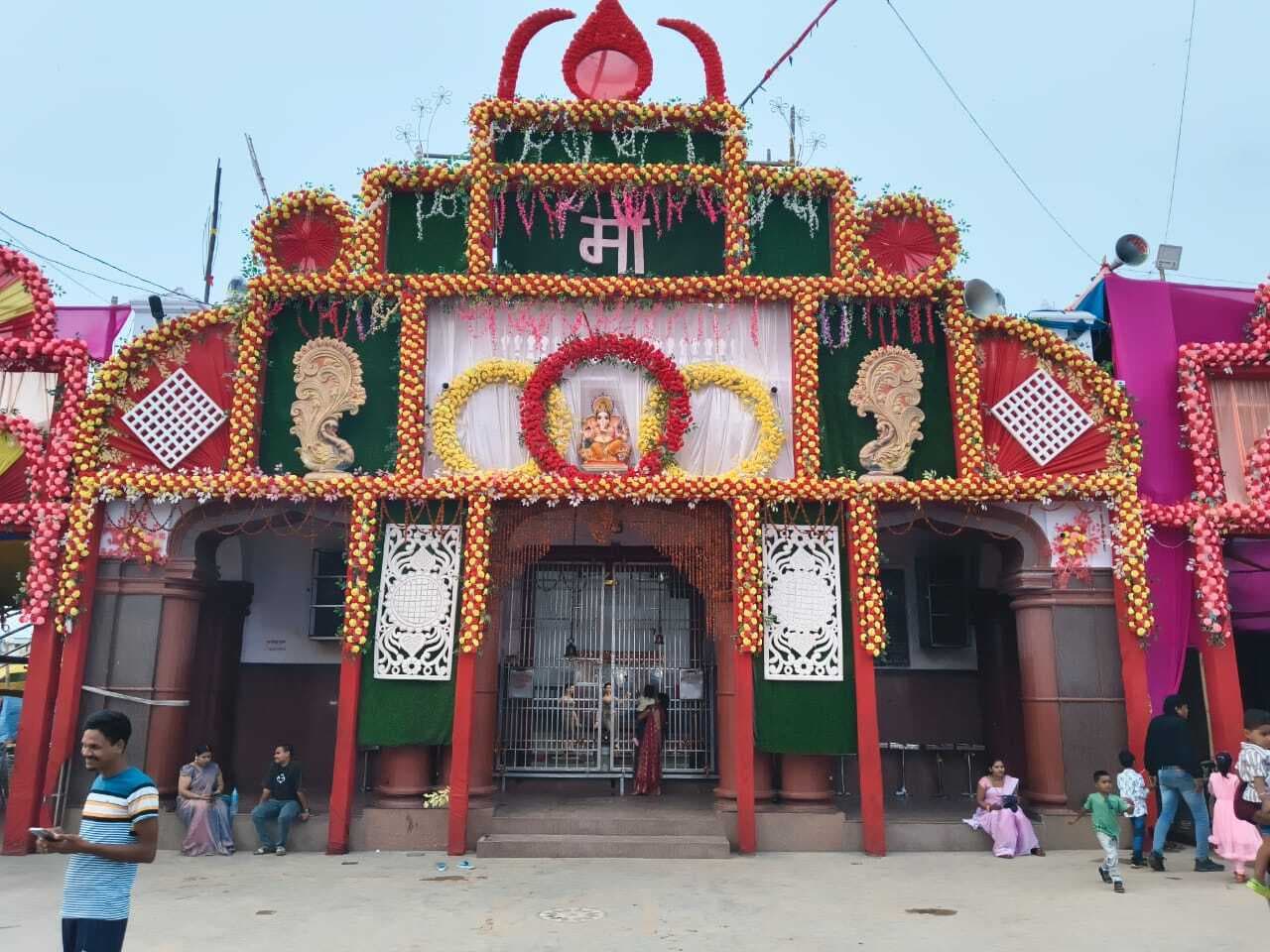 गिद्धौर दुर्गा मंदिर में चंदेल राजवंशियों के शासन काल से ही महालक्ष्मी पूजन की परंपरा