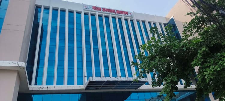 Sasaram News : डेढ़ माह बाद भी मॉडल अस्पताल में नहीं शुरू हुई स्वास्थ्य सेवा