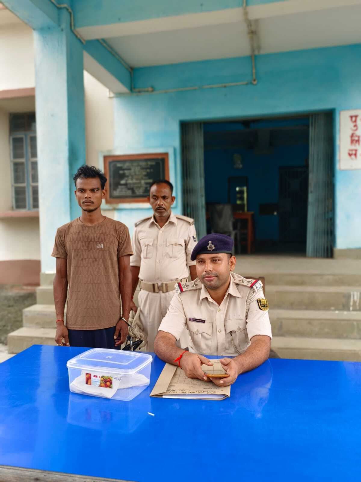 कट्टा और एक कारतूस के साथ युवक गिरफ्तार