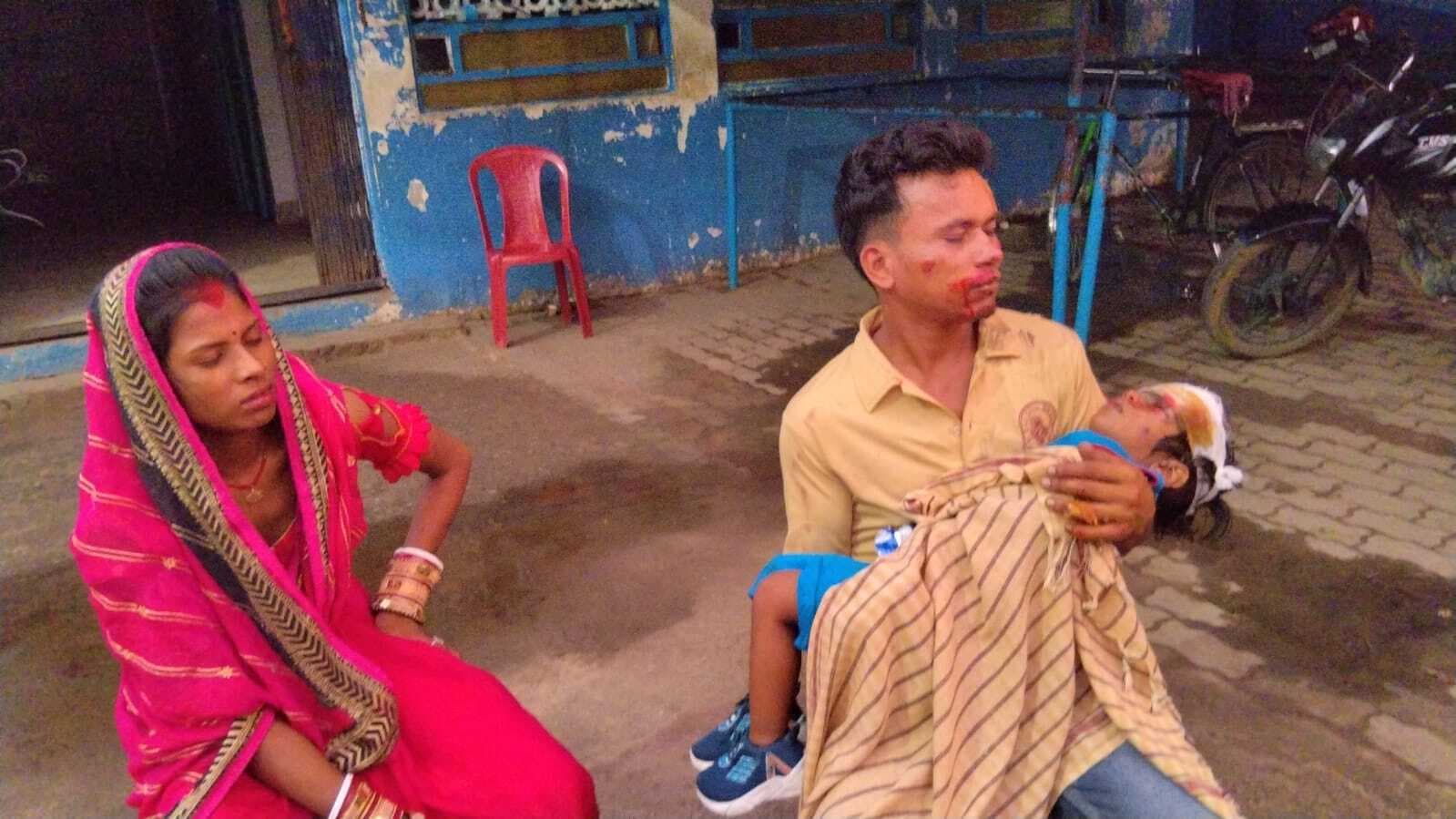 सड़क दुर्घटना में बाइक सवार दंपति व मासूम जख्मी, रेफर