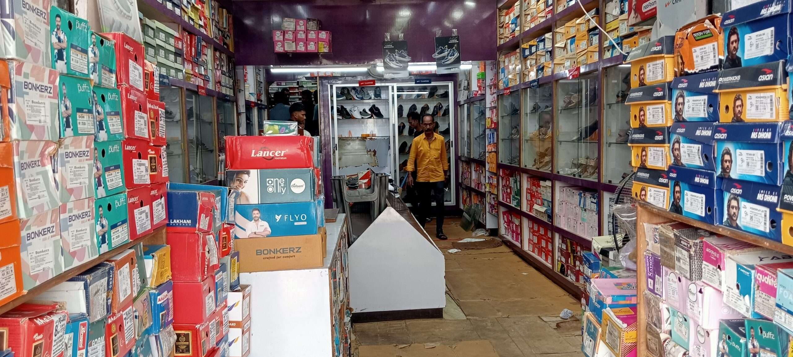 Bokaro News : दुकान से डेढ़ लाख रुपये और 50 हजार के जूते-चप्पल की चोरी