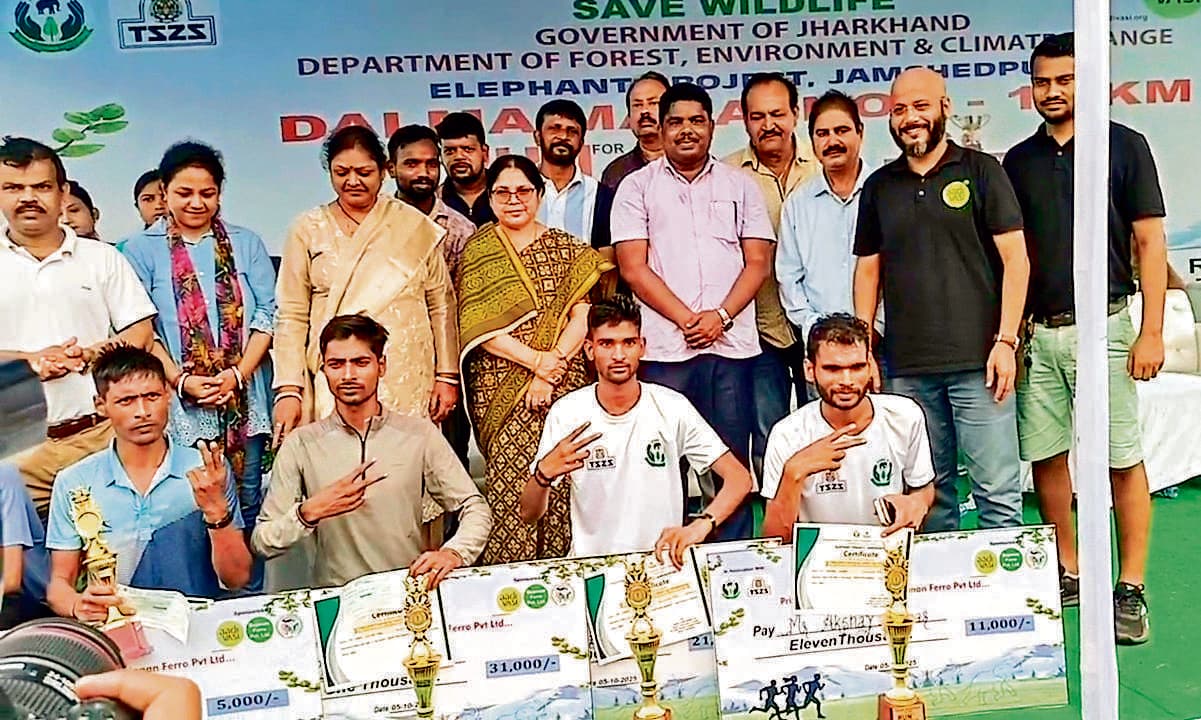 Seraikela kharsawan News : हाथियों के संरक्षण के लिए 4 हजार लोगों ने लगायी दौड़