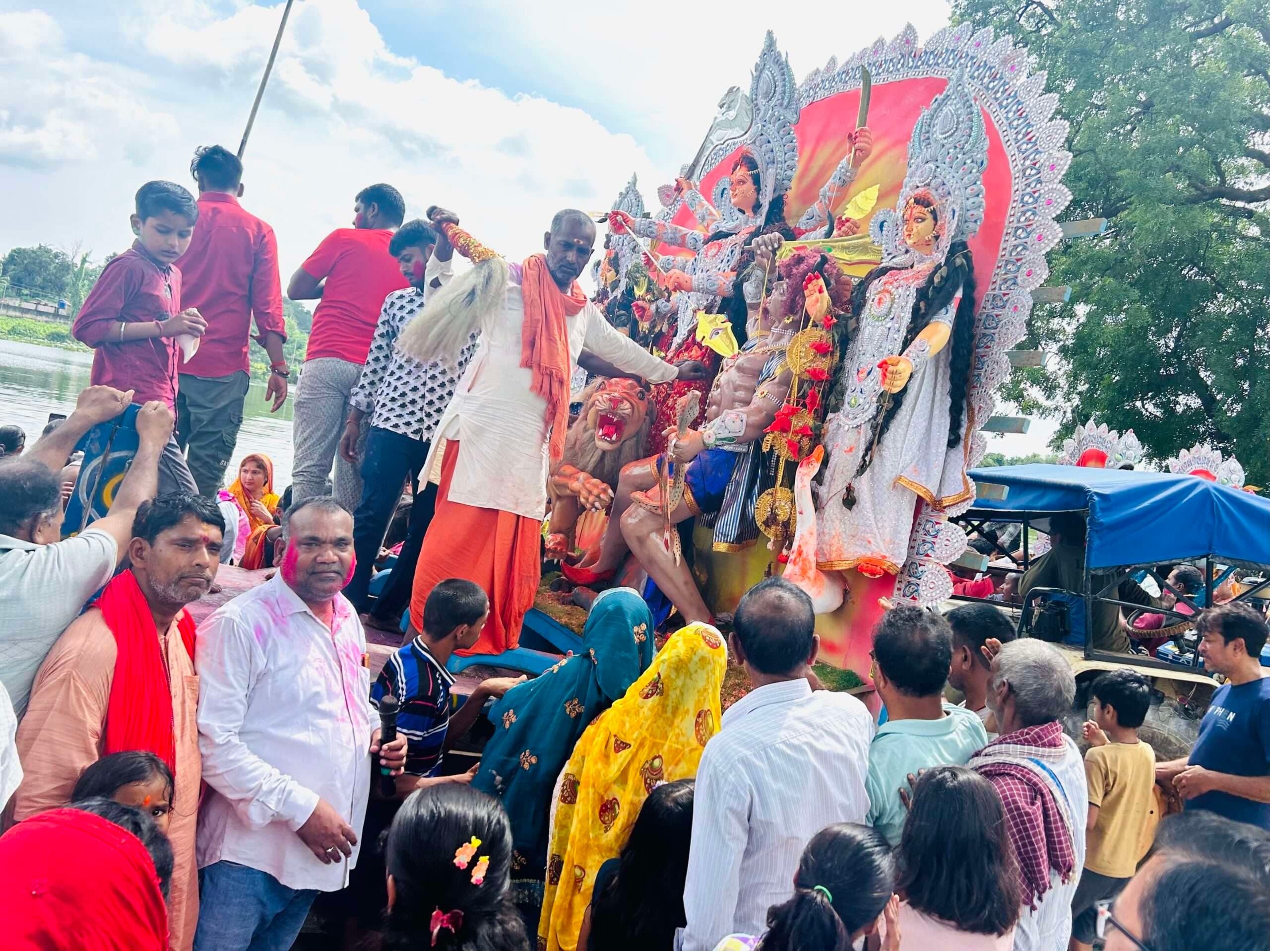 Giridih News :तिसरी में धूमधाम से की गयी प्रतिमा विसर्जित