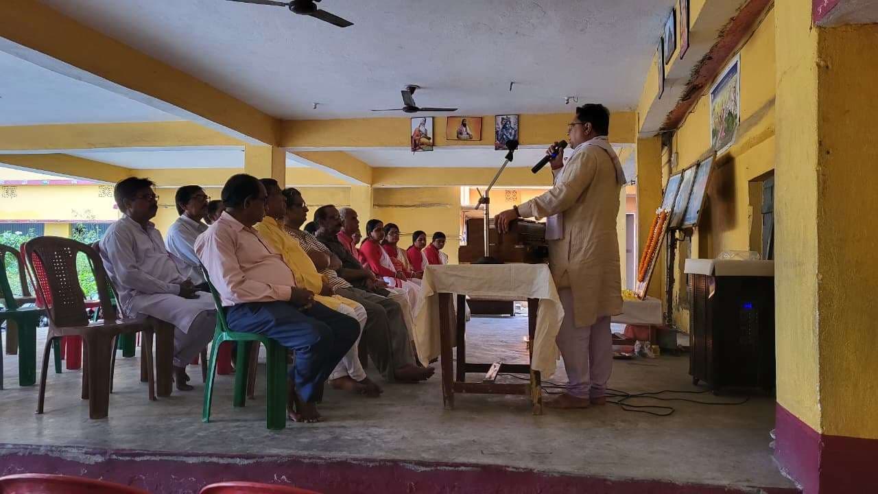 Seraikela Kharsawan News : जीवन में सच्चाई और अनुशासन अपनायें विद्यार्थी : रामनाथ आचार्य