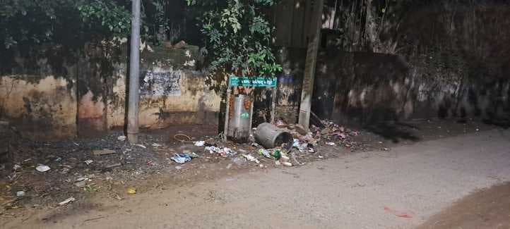 नवरात्रि उत्सव के बाद स्वच्छता का बिगड़ा हाल, मंदिरों व पंडालों के आसपास फैला कचरा