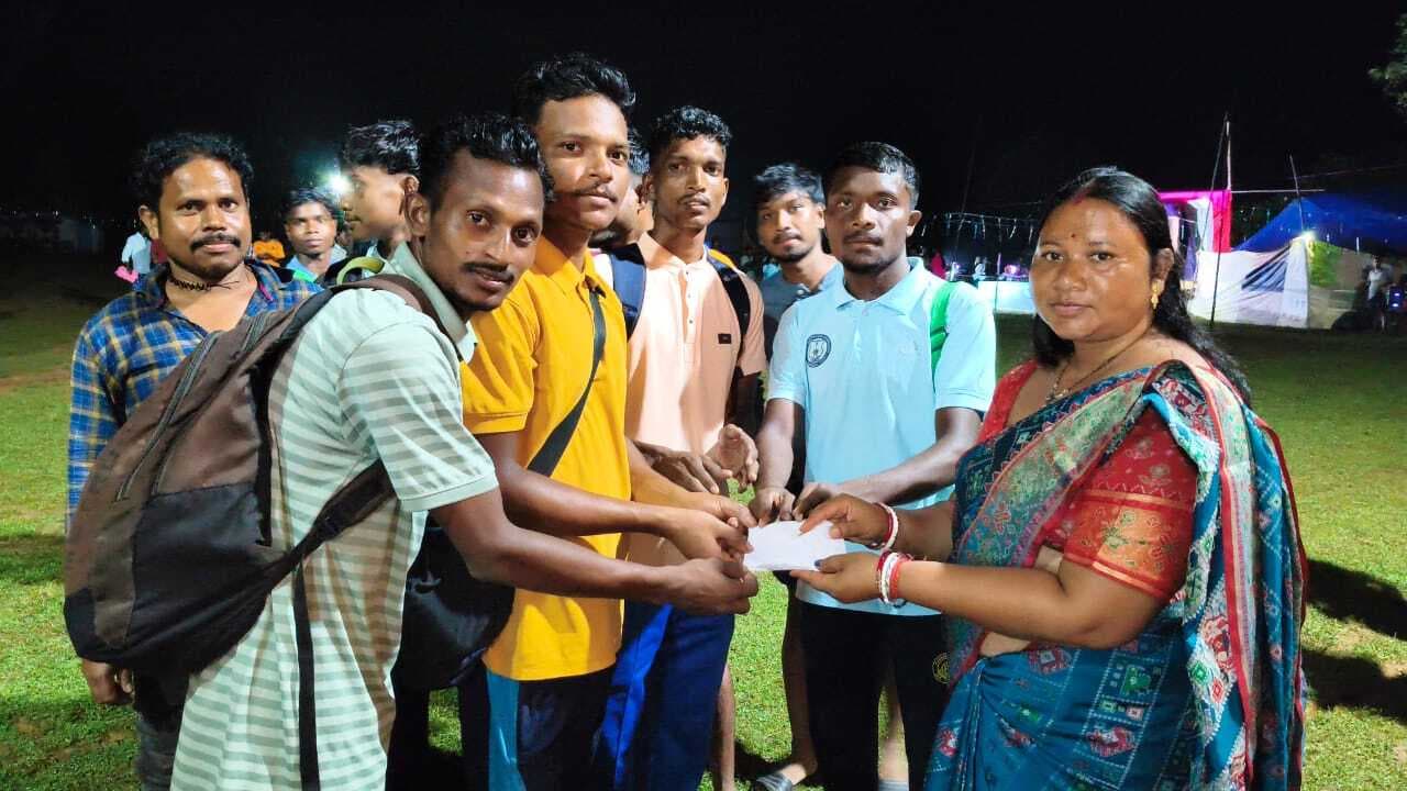 East Singhbhum News : चाकुलिया को हराकर नरवा की टीम बनी विजेता