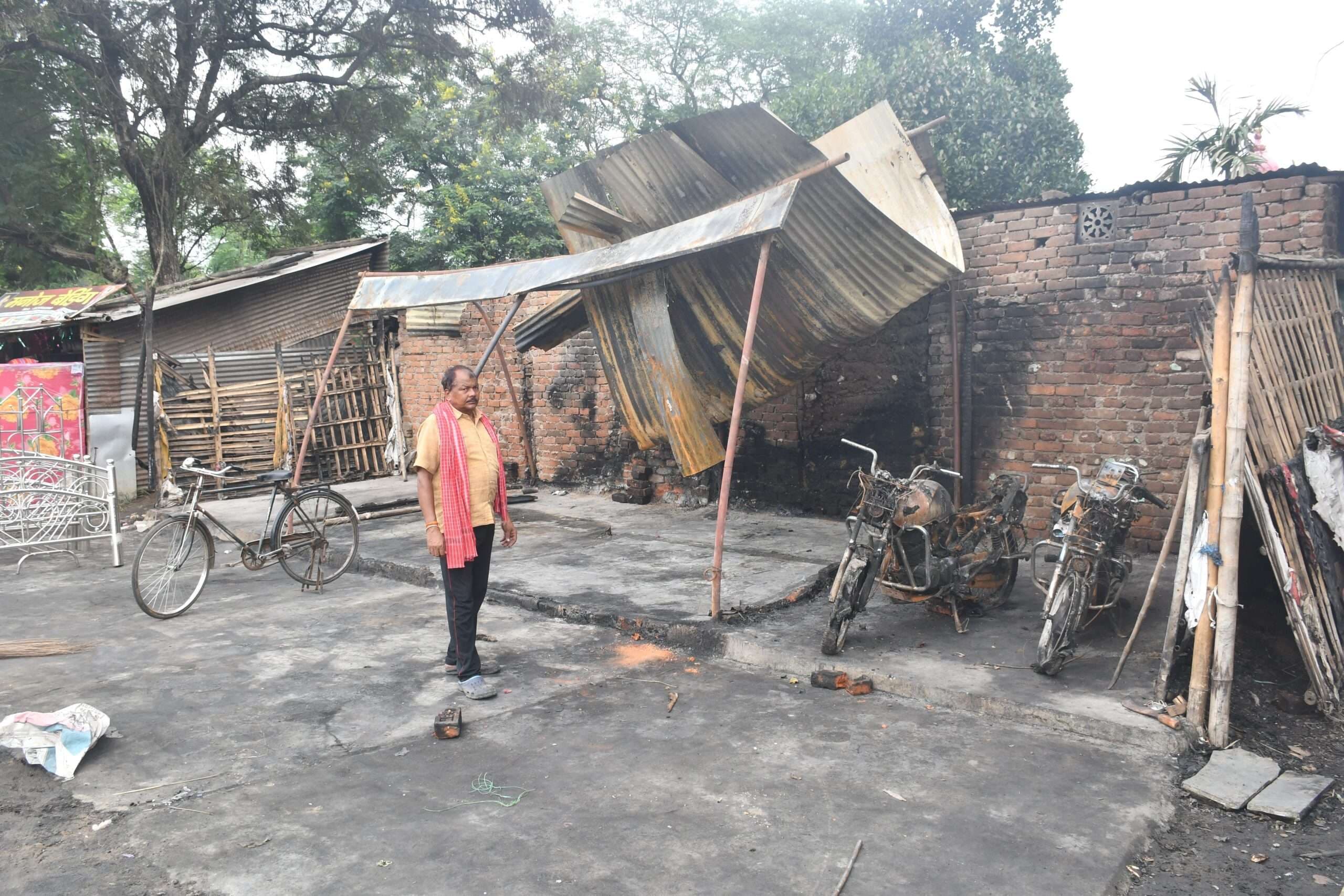 Bokaro News : राख में दुकानदार तलाश रहे उम्मीद, दिखा मायूसी भरा मंजर