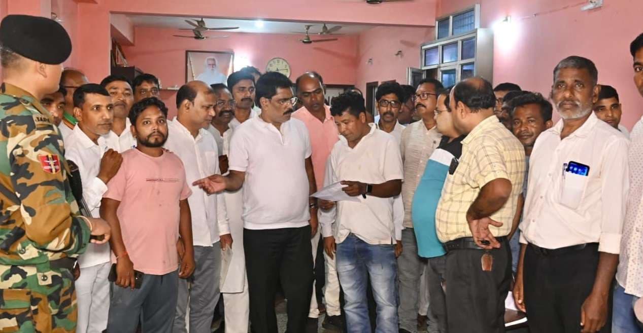 Bokaro News : मंत्री योगेंद्र प्रसाद ने सुनी ग्रामीणों की समस्याएं