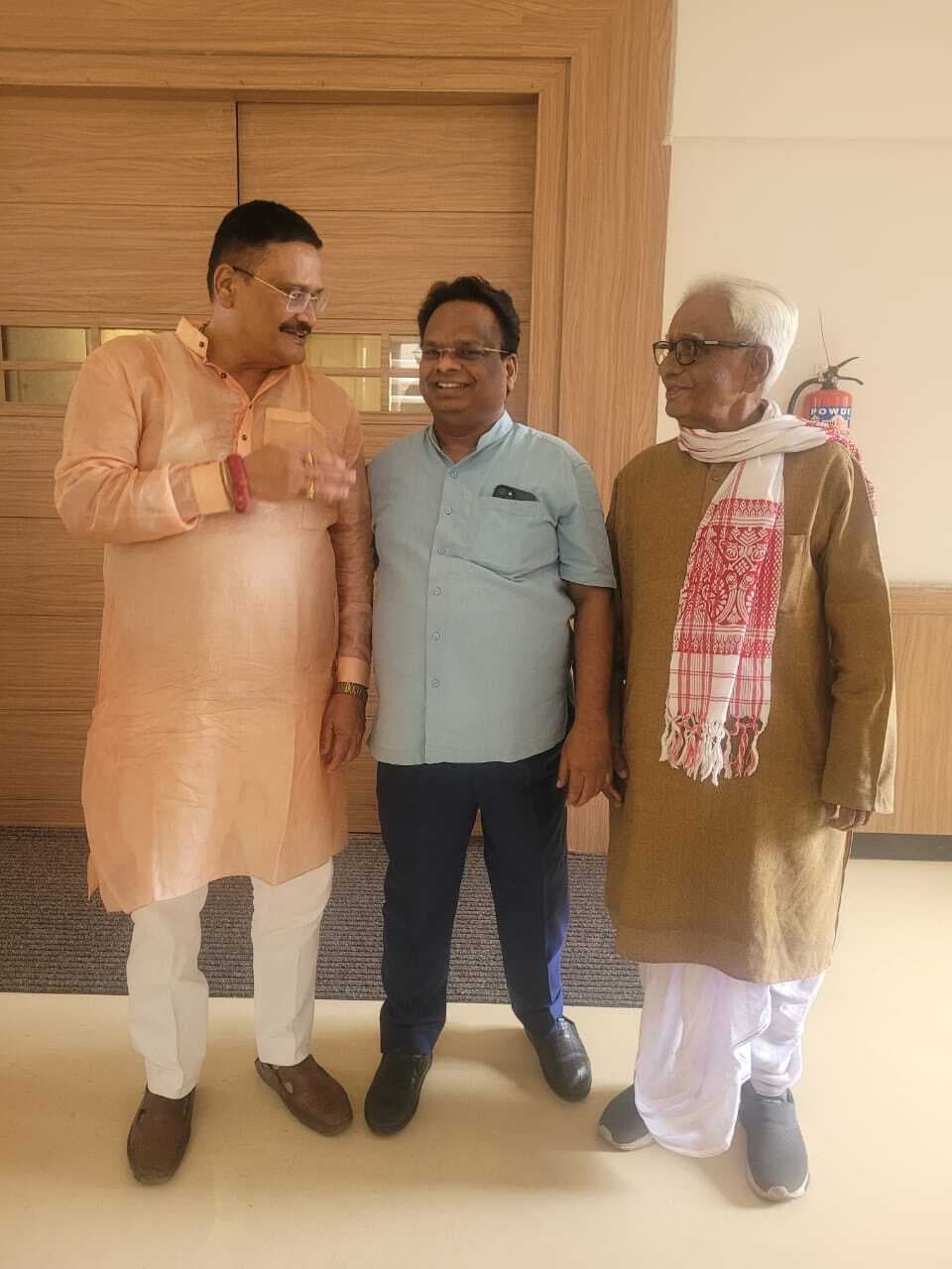 Jamshedpur News : प्रदेश कांग्रेस नेतृत्व से मिले रामाश्रय प्रसाद व रविंद्र झा