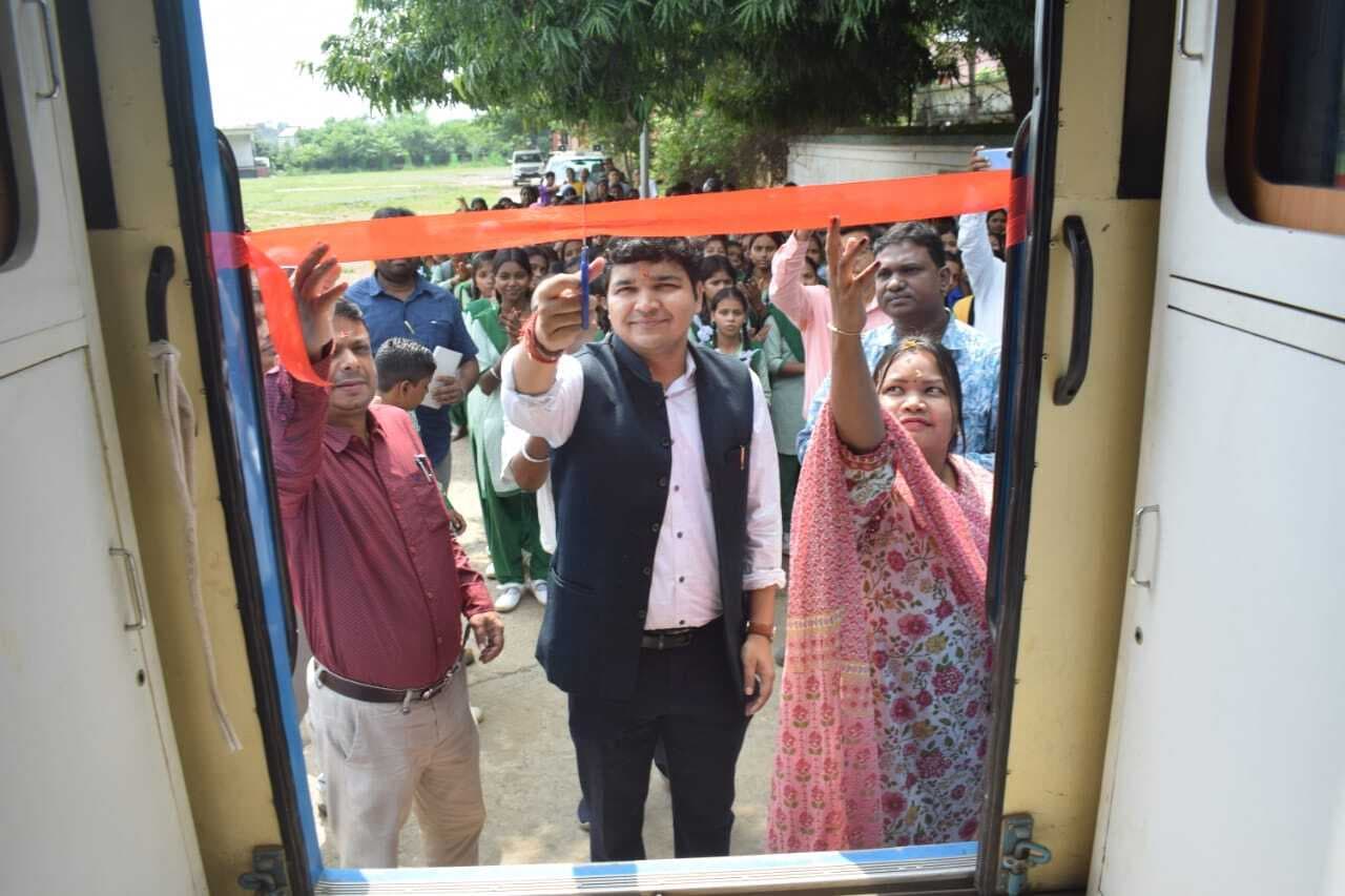 डीसी ने भ्रमणशील विज्ञान प्रदर्शनी का किया उद्घाटन