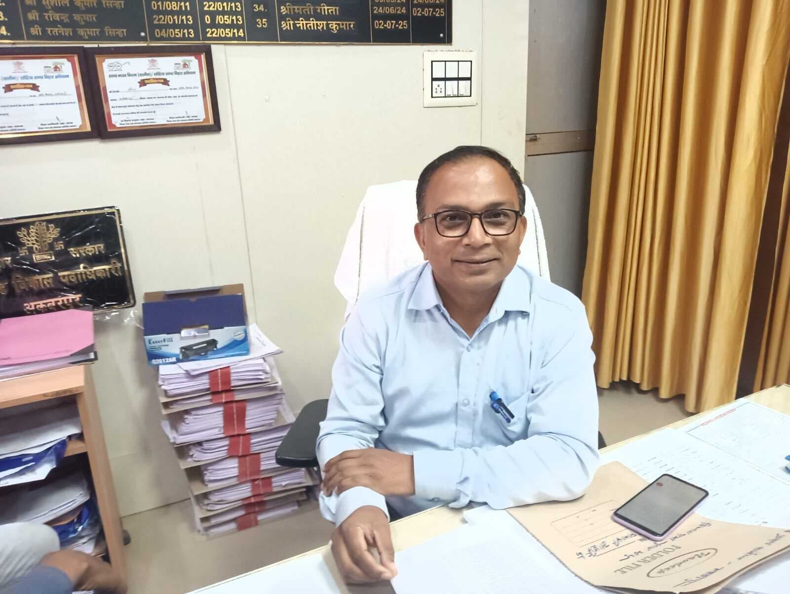 अकबरपुर में नये बीडीओ राधा रमन मुरारी ने संभाला पदभार