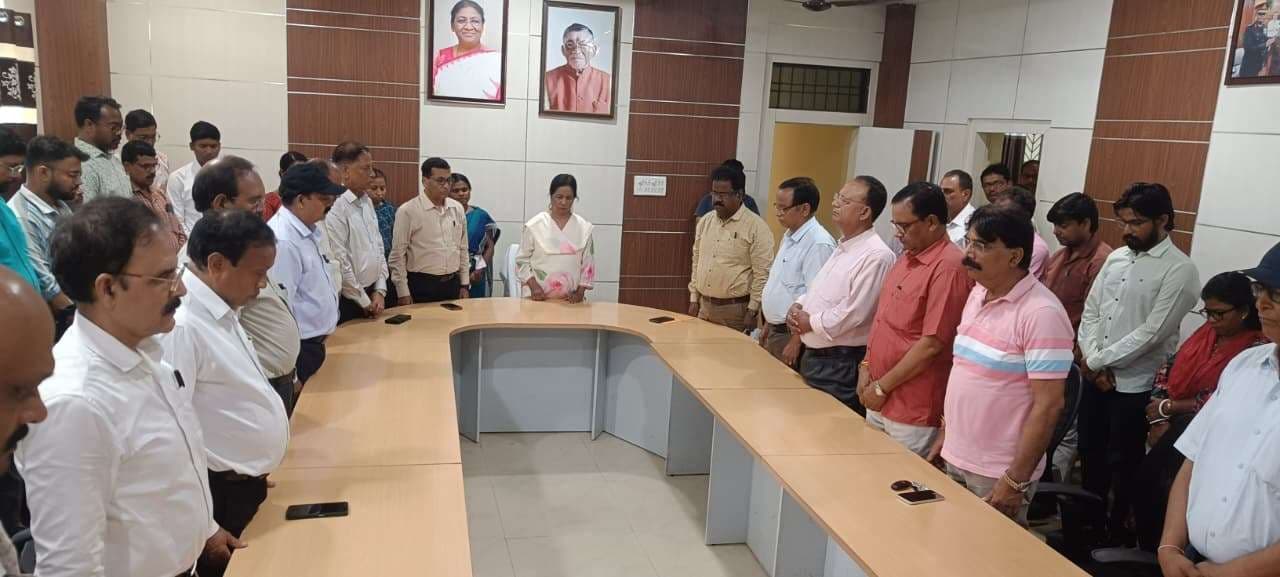 एसकेएमयू. शोकसभा आयोजित कर डॉ अवस्थी व प्रमोदनाथ को दी श्रद्धांजलि