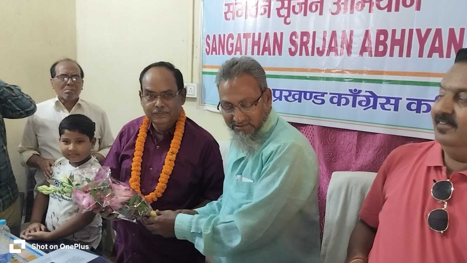 कार्यकर्ताओं ने जिला कांग्रेस अध्यक्ष का किया स्वागत