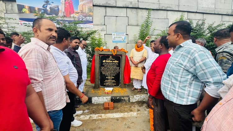 55.66 करोड़ से दलन चौक से मनिहारी मोड़ व हवाई अड्डा चौक-ऊदामा रेखा तक 14 किमी सड़क