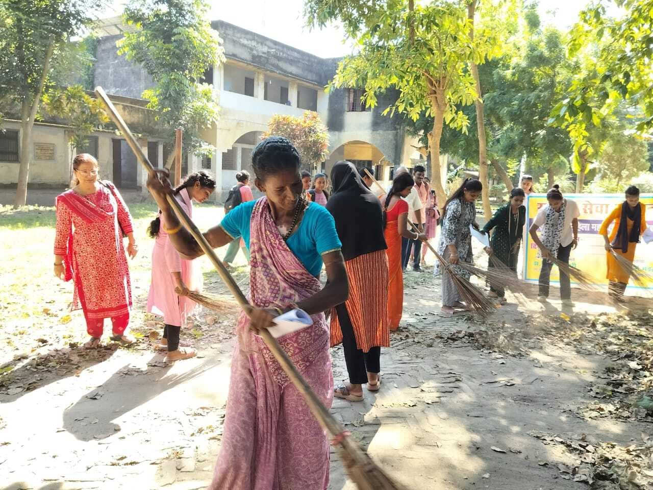 रैली निकालकर शहरवासियों को स्वच्छ रहने का दिया संदेश