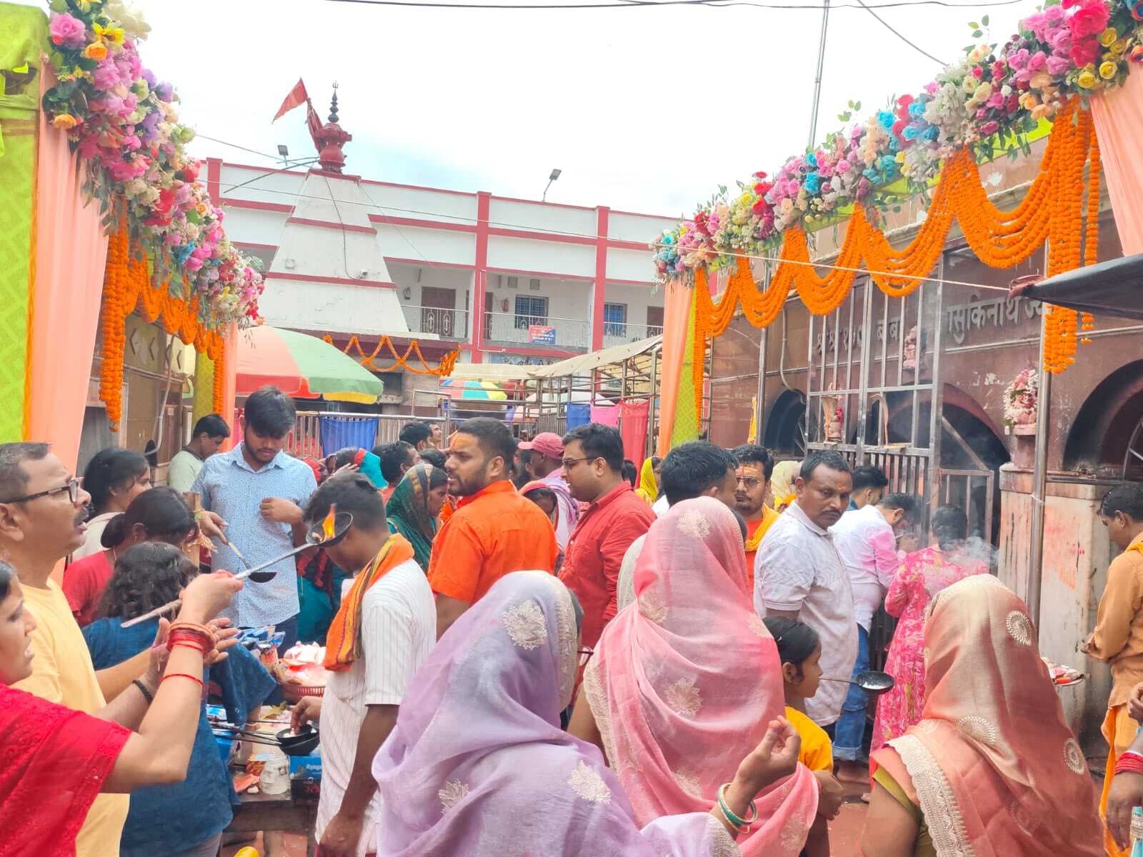 बाबा बासुकिनाथ सेवा समिति, भागलपुर के भक्तों ने भोलेनाथ की भव्य शृंगार पूजा