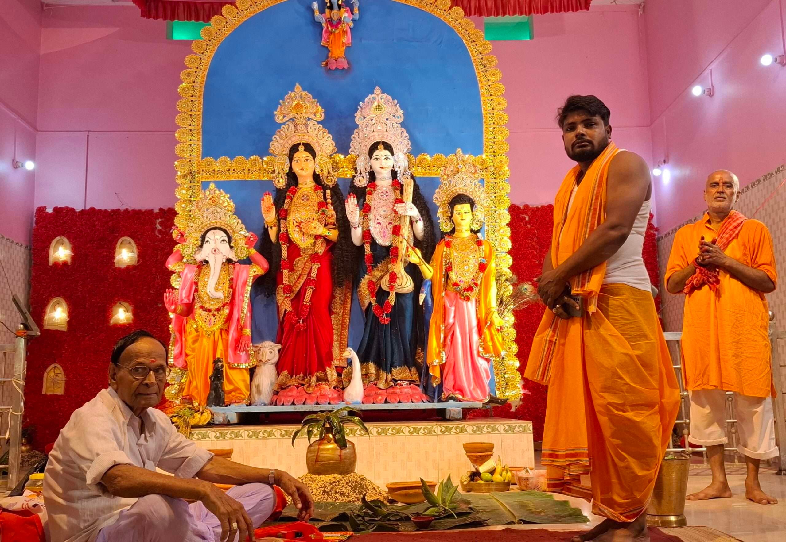 बाड़ीहाट में सज गया माता लक्षमी का दरबार, भक्तों ने लगाया जयकारा