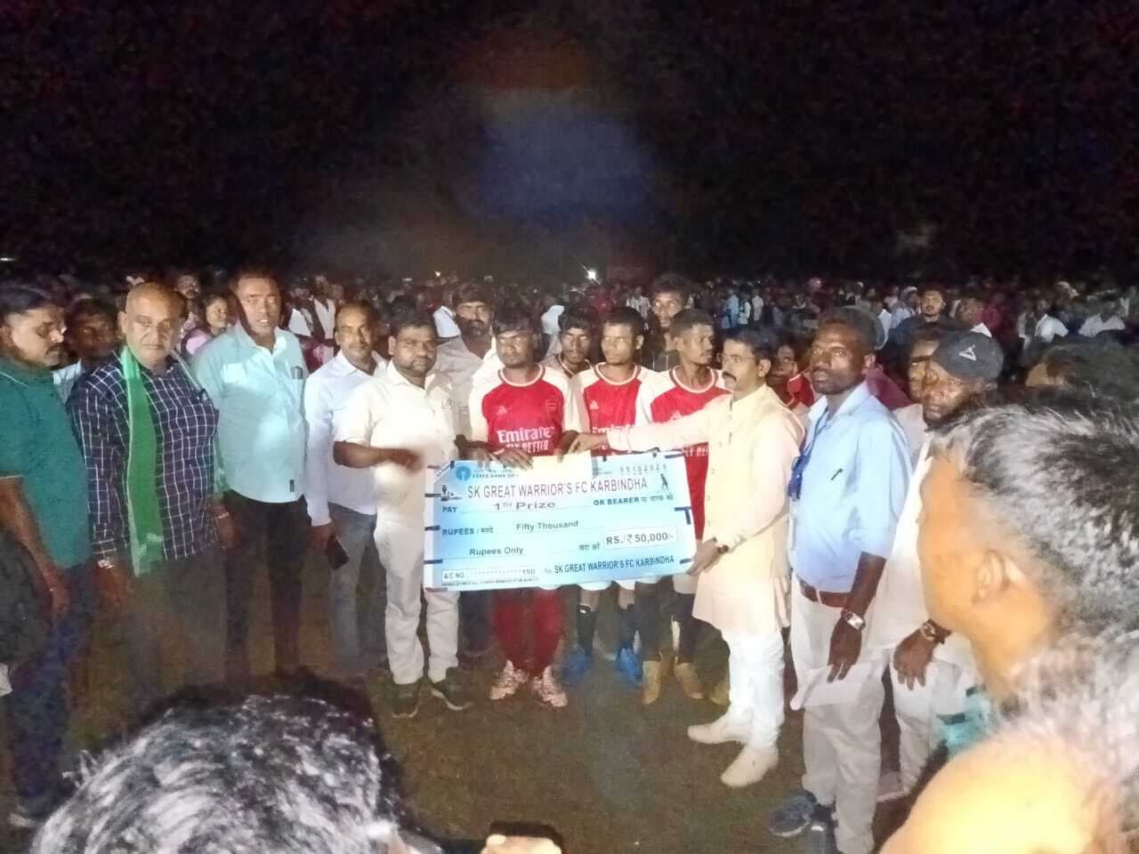 कडबिंधा में फुटबॉल टूर्नामेंट संपन्न, कैराबनी की टीम बनी विजेता