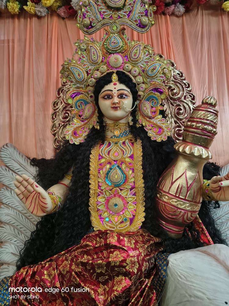 Deoghar news : शरद पूर्णिमा की रात मां लक्खी की प्रतिमा स्थापित कर की गयी पूजा