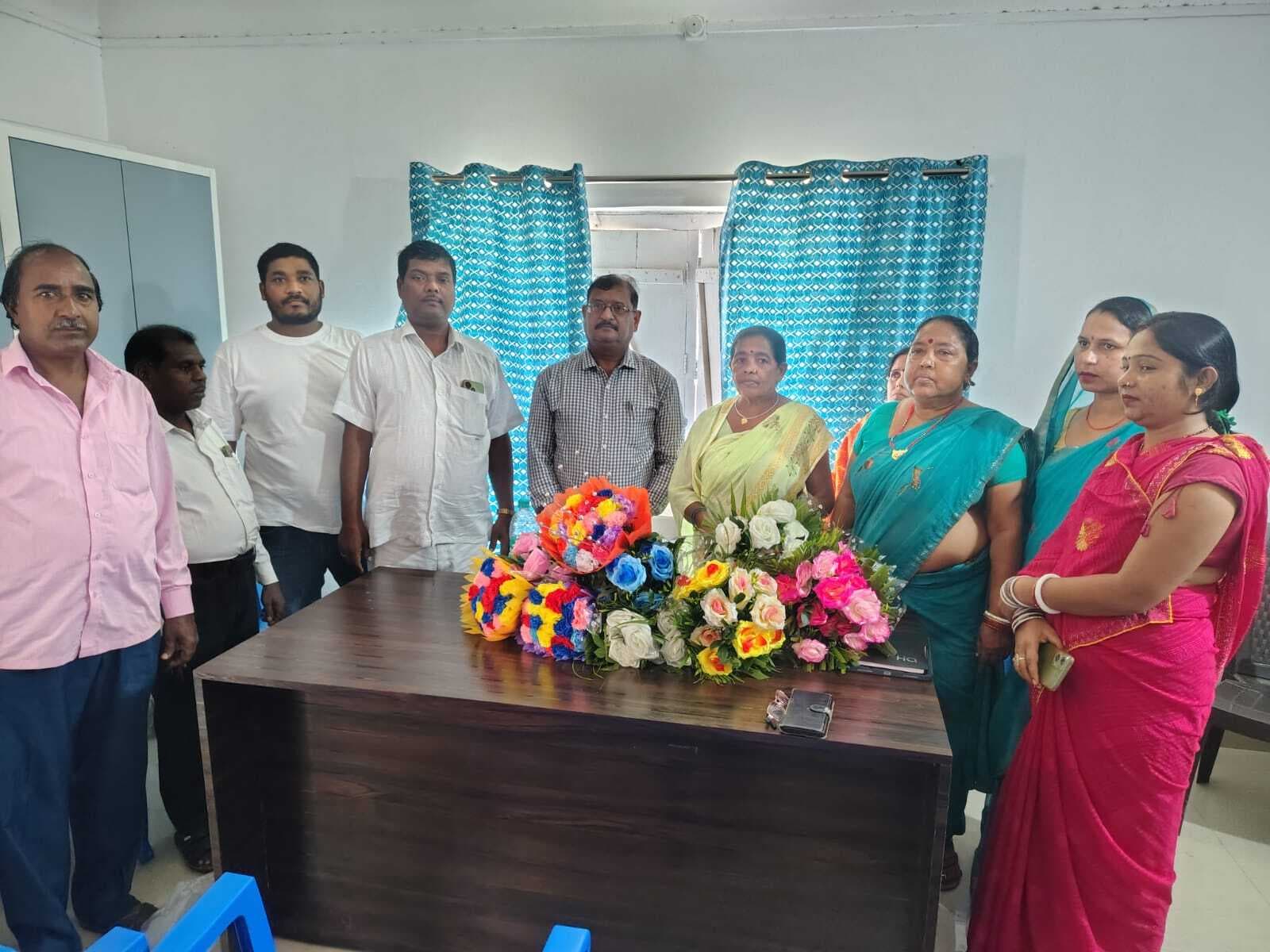 पार्षदों ने नवपदस्थापित इओ का किया स्वागत, नगर पंचायत का विकास होगी चुनौती