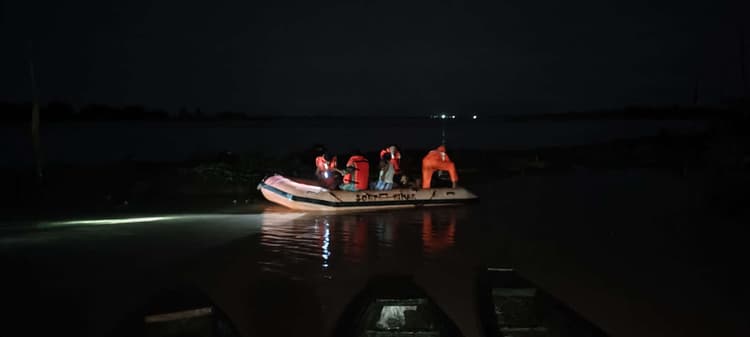 एसडीआरएफ ने बाढ़ में फंसे व्यक्ति की बचाई जान