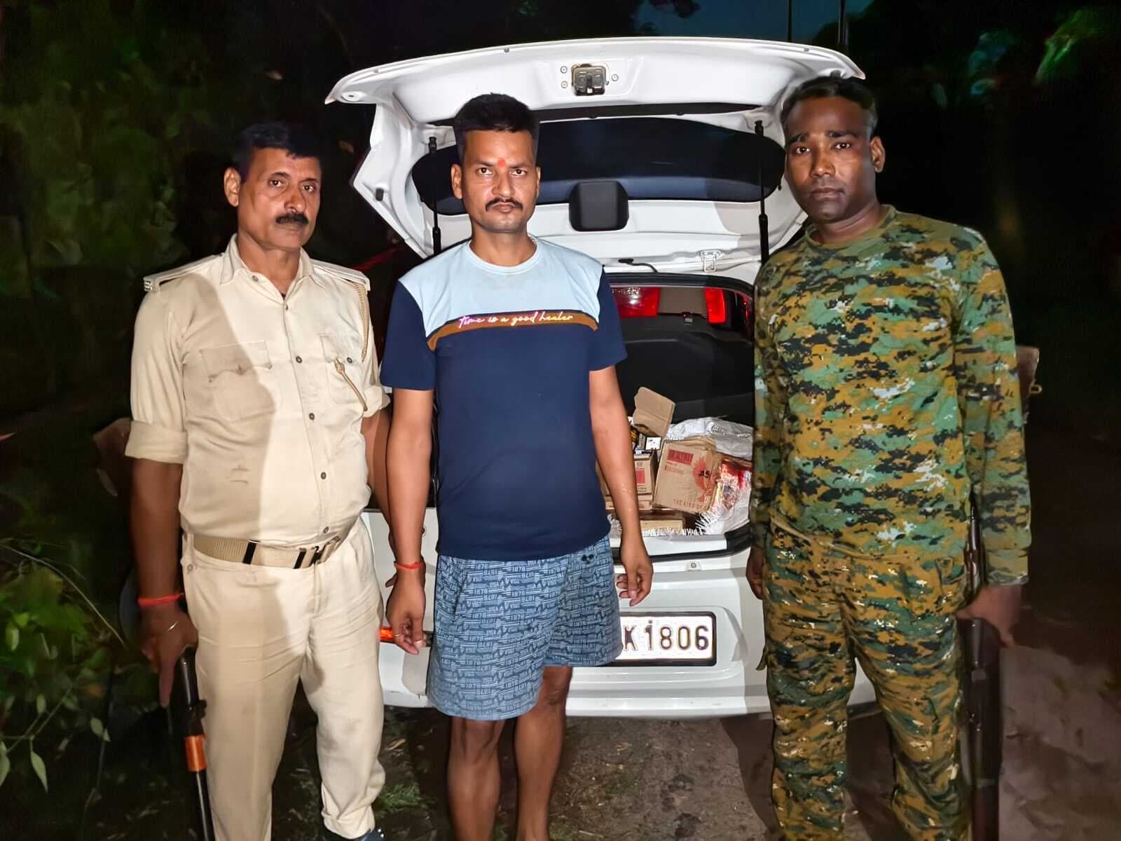 दो लग्जरी कारों से भारी मात्रा में विदेशी शराब बरामद, दो तस्कर गिरफ्तार