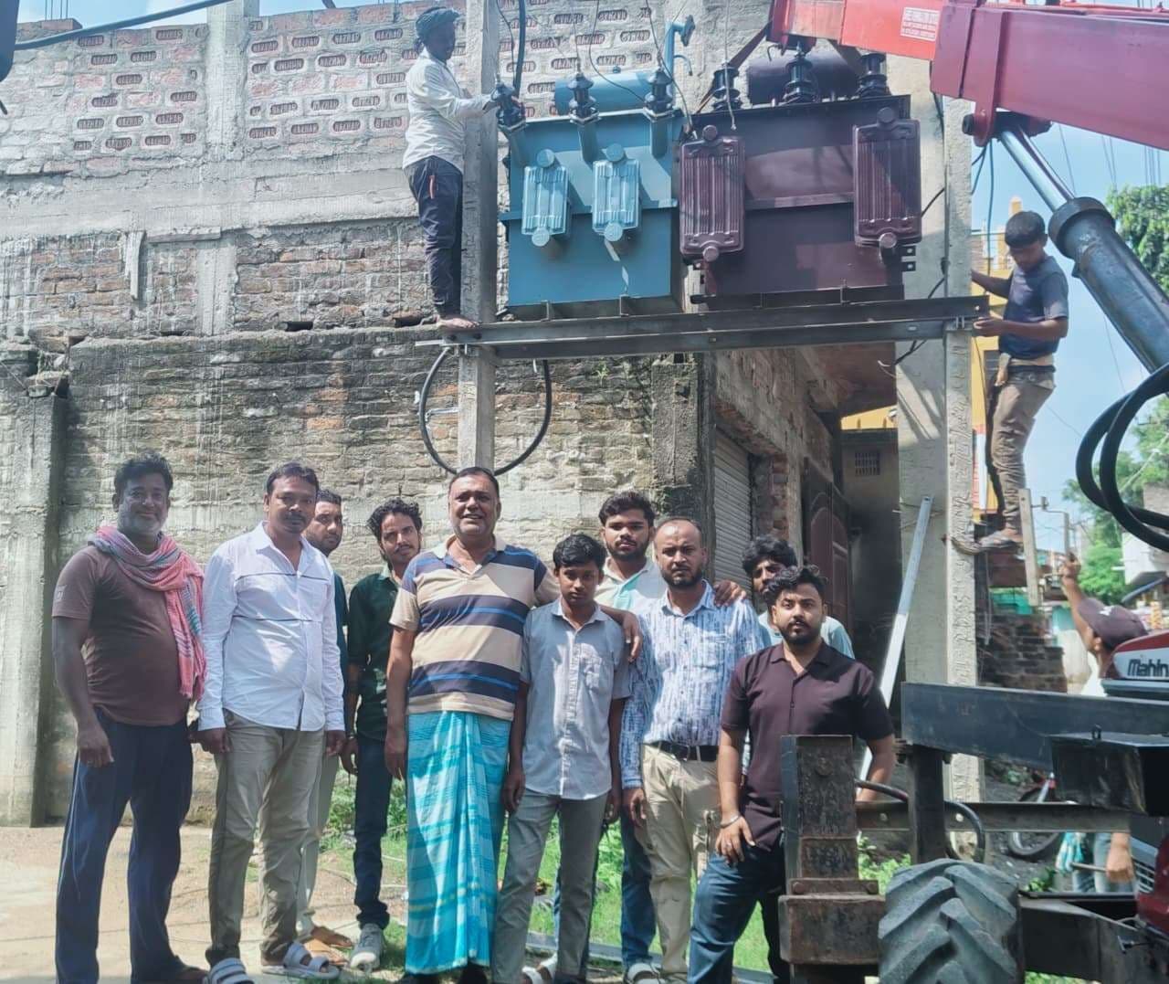 वार्ड-2 में 100 केवीए का नया ट्रांसफॉर्मर लगा