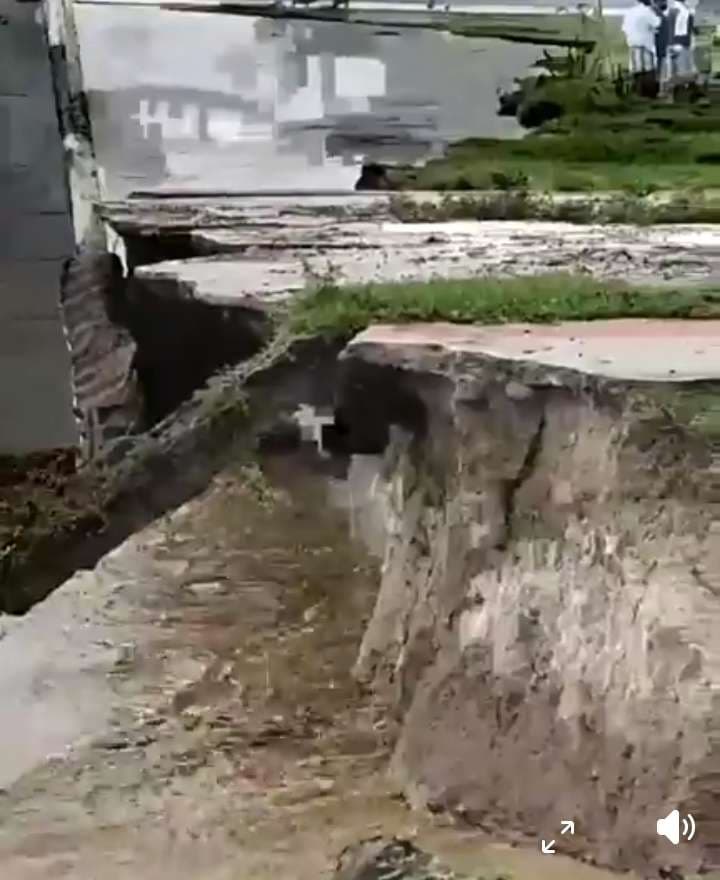 मूसलाधार बारिश से उफनाई अमौर की नदियां, मंडराने लगा बाढ़ का खतरा