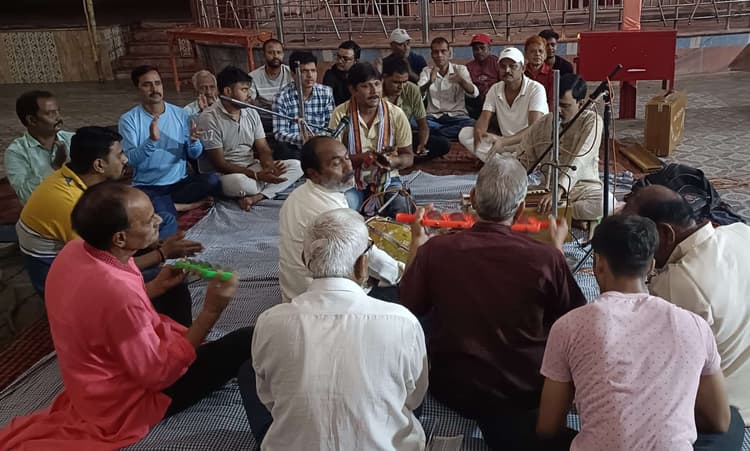 हर्षोल्लास के साथ मनाया गया शरद पूर्णिमा उत्सव