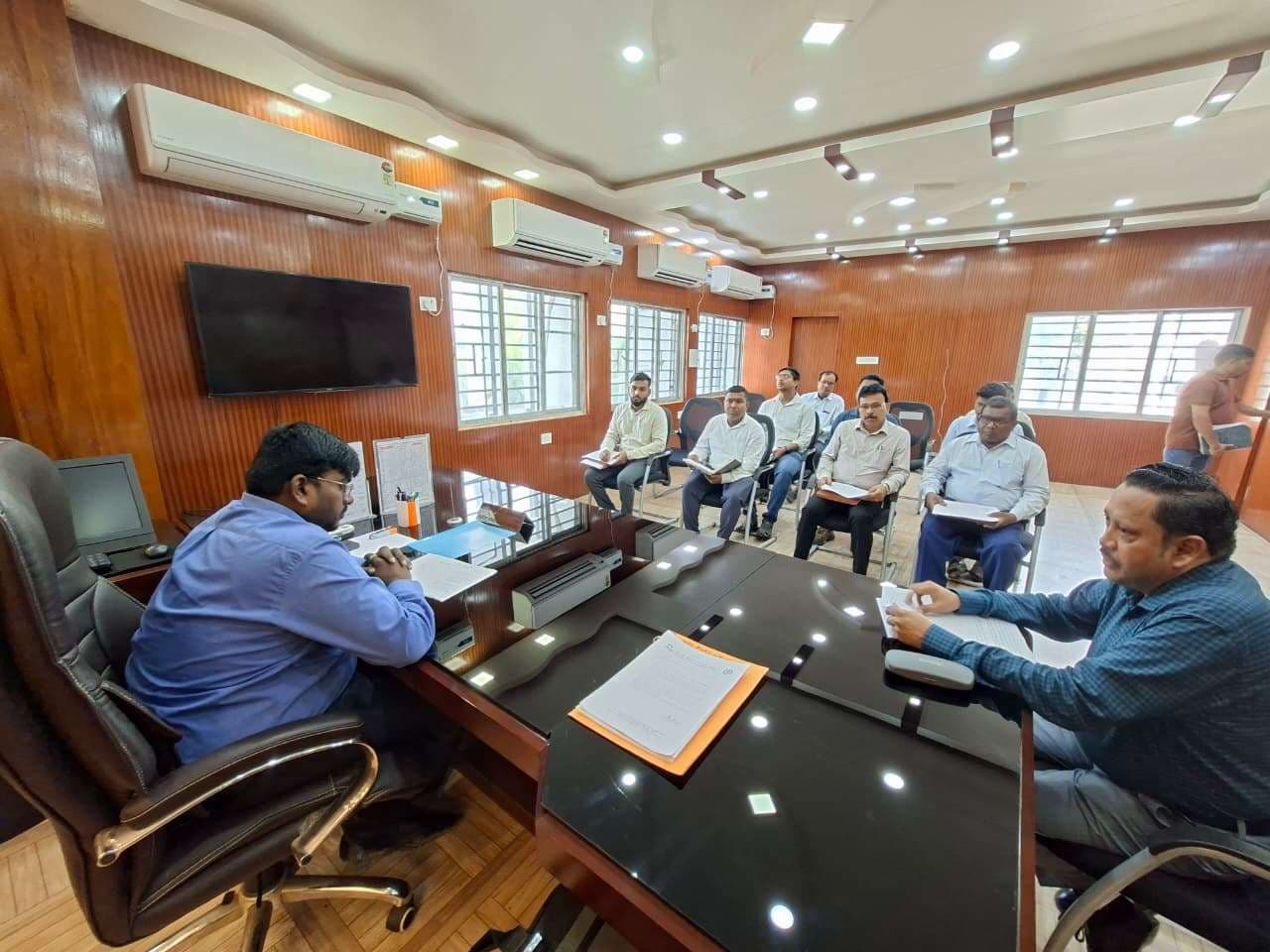 पथ परियोजना के लिए रैयतों में करें मुआवजे का भुगतान : डीसी