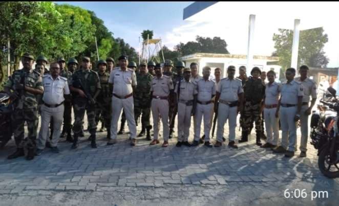 बौंसी पुलिस ने किया फ्लैग मार्च