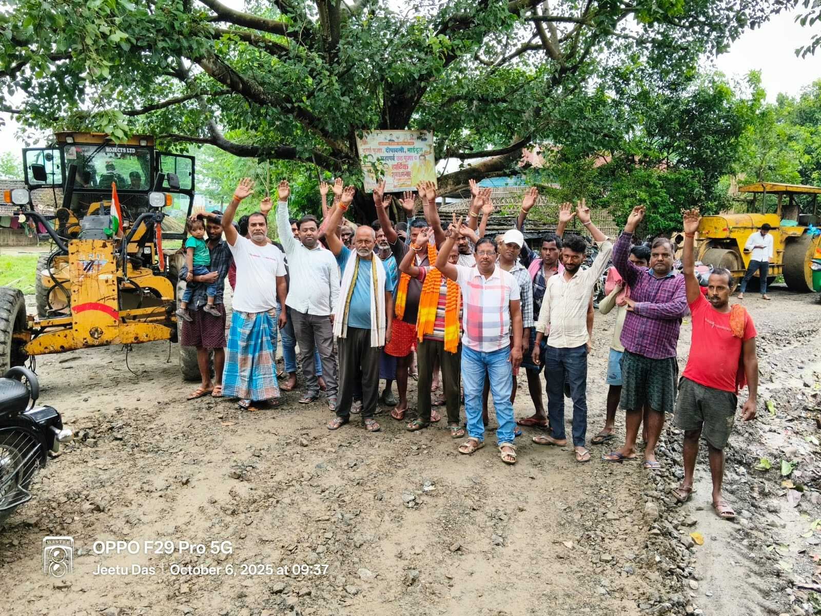 सड़क निर्माण में अनियमितता, किया प्रदर्शन