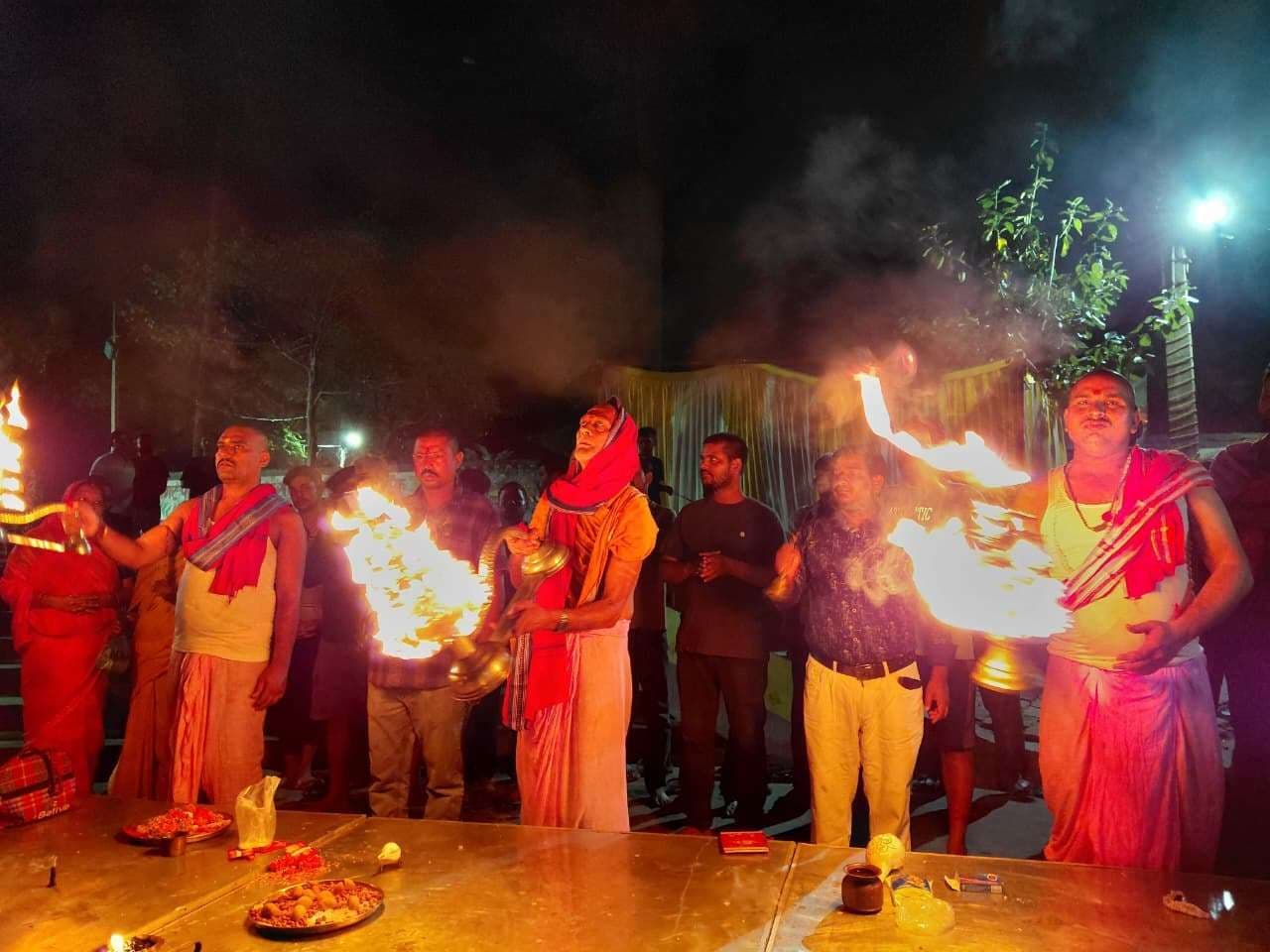 शरद पूर्णिमा पर बड़हिया कॉलेज गंगा घाट पर हुई भव्य गंगा आरती कार्यक्रम