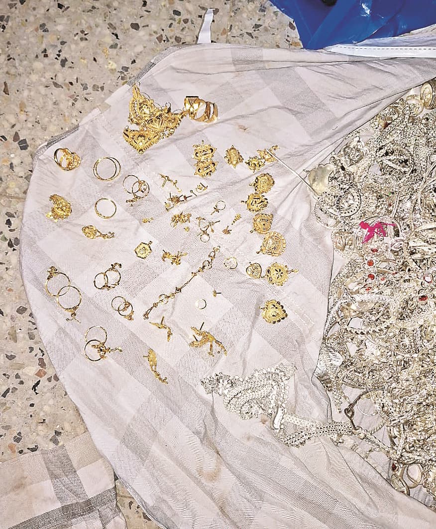 Gopalganj News : पूर्णिया पुलिस ने तीन अंतरराज्यीय लुटेरों को किया गिरफ्तार, लूट के सामान बरामद