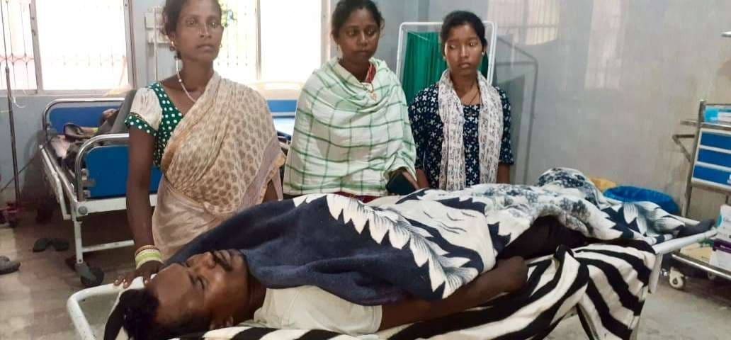 Seraikela Kharsawan News :  ढाई घंटे देरी से पहुंची एंबुलेंस, मजदूर की रास्ते में मौत