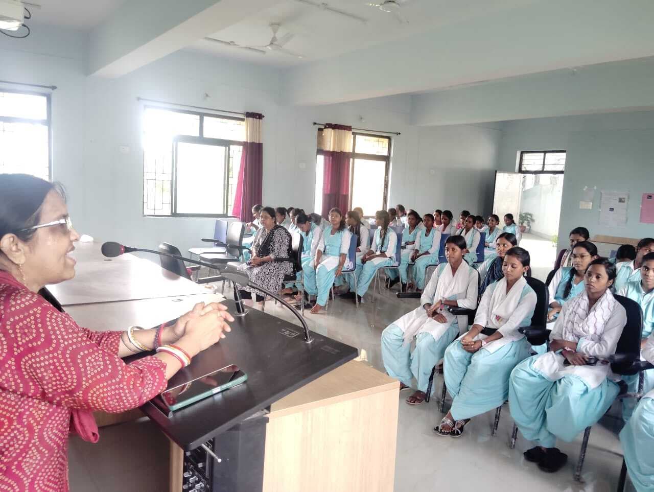 Seraikela Kharsawan News : गांधी जी के आदर्शों को अपनाएं विद्यार्थी : डॉ देइ