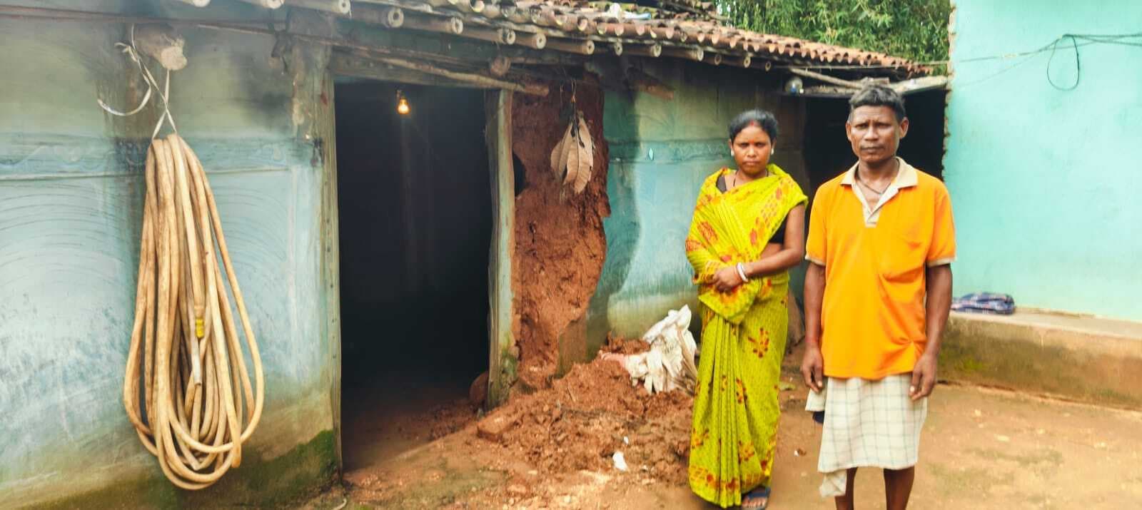 Giridih News :बारिश से कई घर ढहे, लोग परेशान