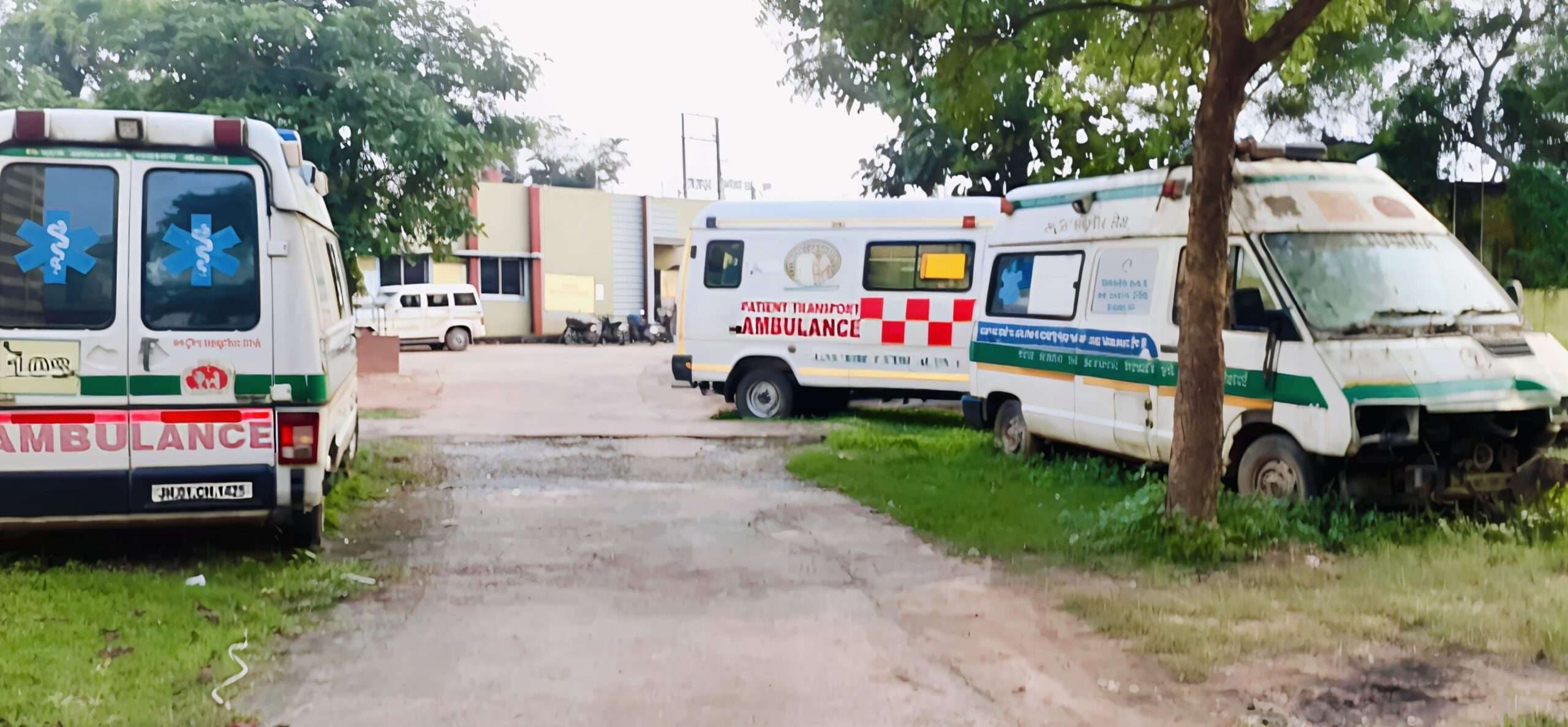 East Singhbhum News : घाटशिला अनुमंडल अस्पताल में एंबुलेंस बनीं ‘दर्शन की वस्तु’