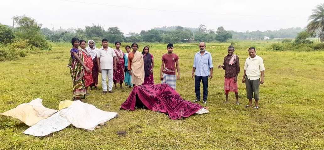 East Singhbhum News : घाटशिला में वज्रपात से तीन मवेशियों की मौत, बछड़ा गंभीर