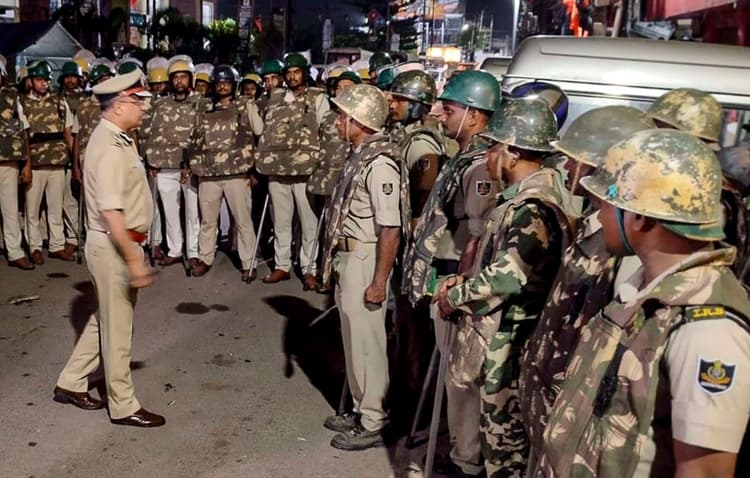 Bhubaneswar News: कटक के 13 थाना क्षेत्रों में कर्फ्यू, इंटरनेट सेवा बंद