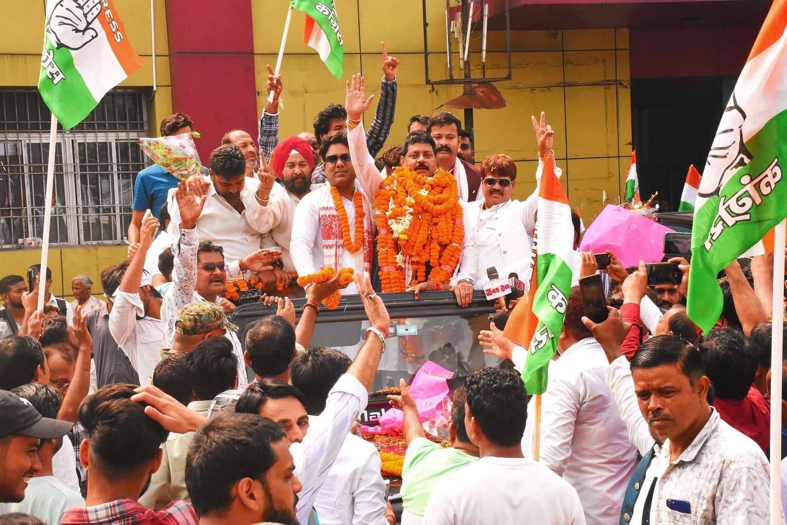 Dhanbad News: संतोष सिंह की ताजपोशी के खिलाफ असंतुष्ट गुट का सत्याग्रह