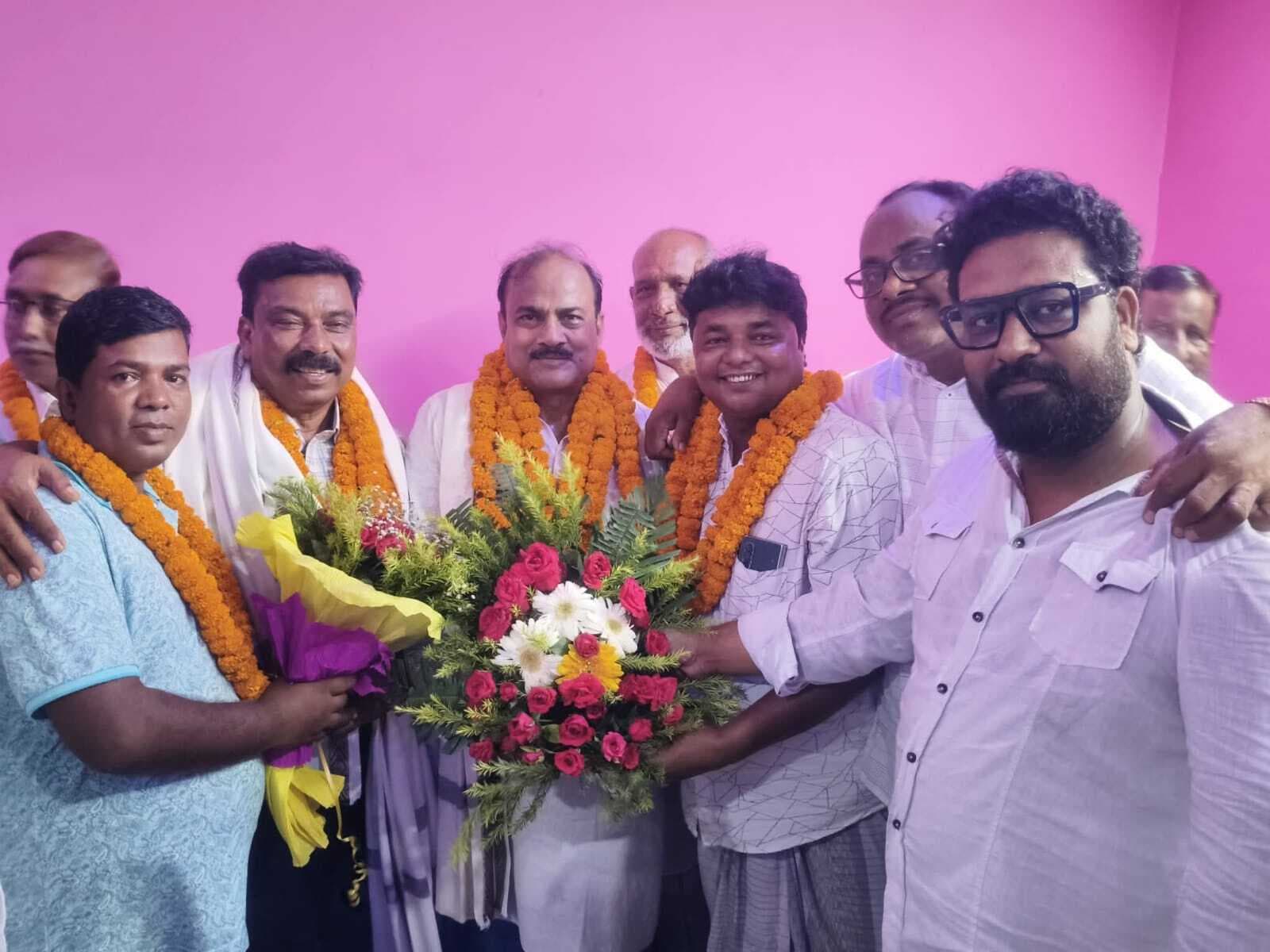 ओके00 कांग्रेसियों ने नये जिलाध्यक्ष का किया स्वागत