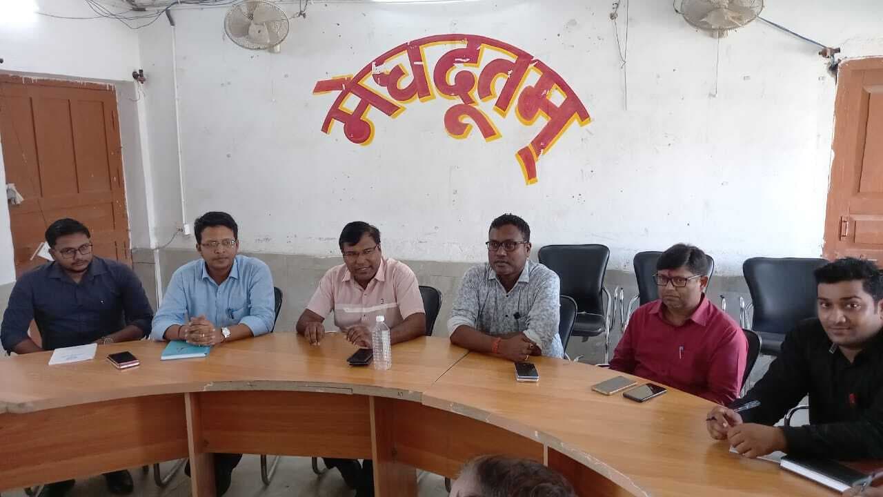 Madhubani : डीसीएलआर ने एआरओ, सेक्टर व नोडल पदाधिकारियों के साथ की बैठक