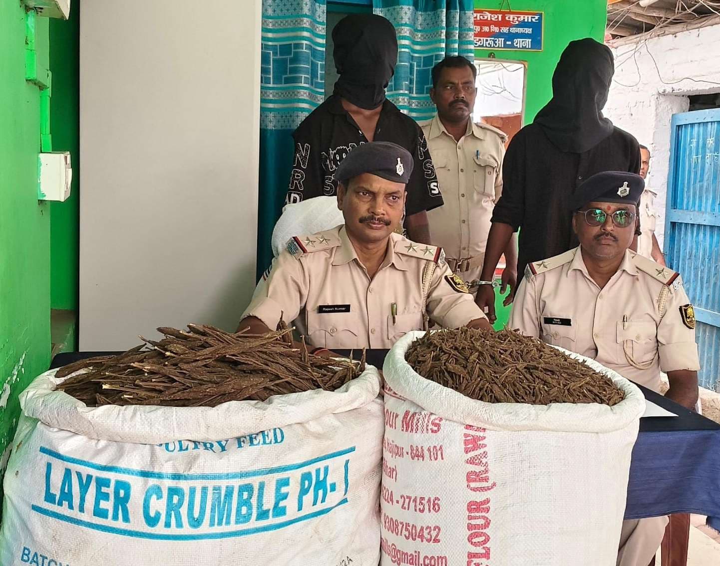 पुलिस ने कार से 26 किलोग्राम गांजा किया जब्त, बंगाल का दो तस्कर गिरफ्तार