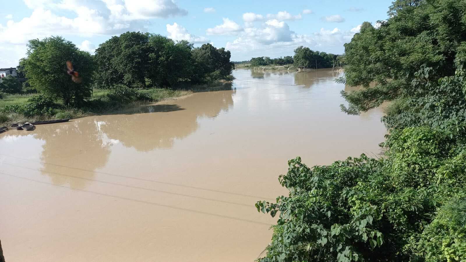 Madhubani : बेनीपट्टी में धौंस नदी का बढ़ा जलस्तर, अधवारा समूह की अन्य नदियों के जलस्तर में वृद्धि जारी