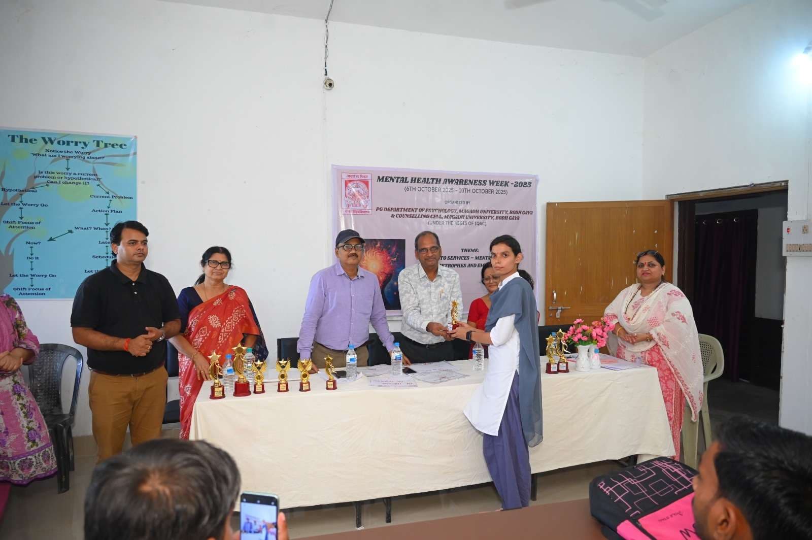 मानसिक कल्याण विषय पर नारा लेखन प्रतियोगिता आयोजित