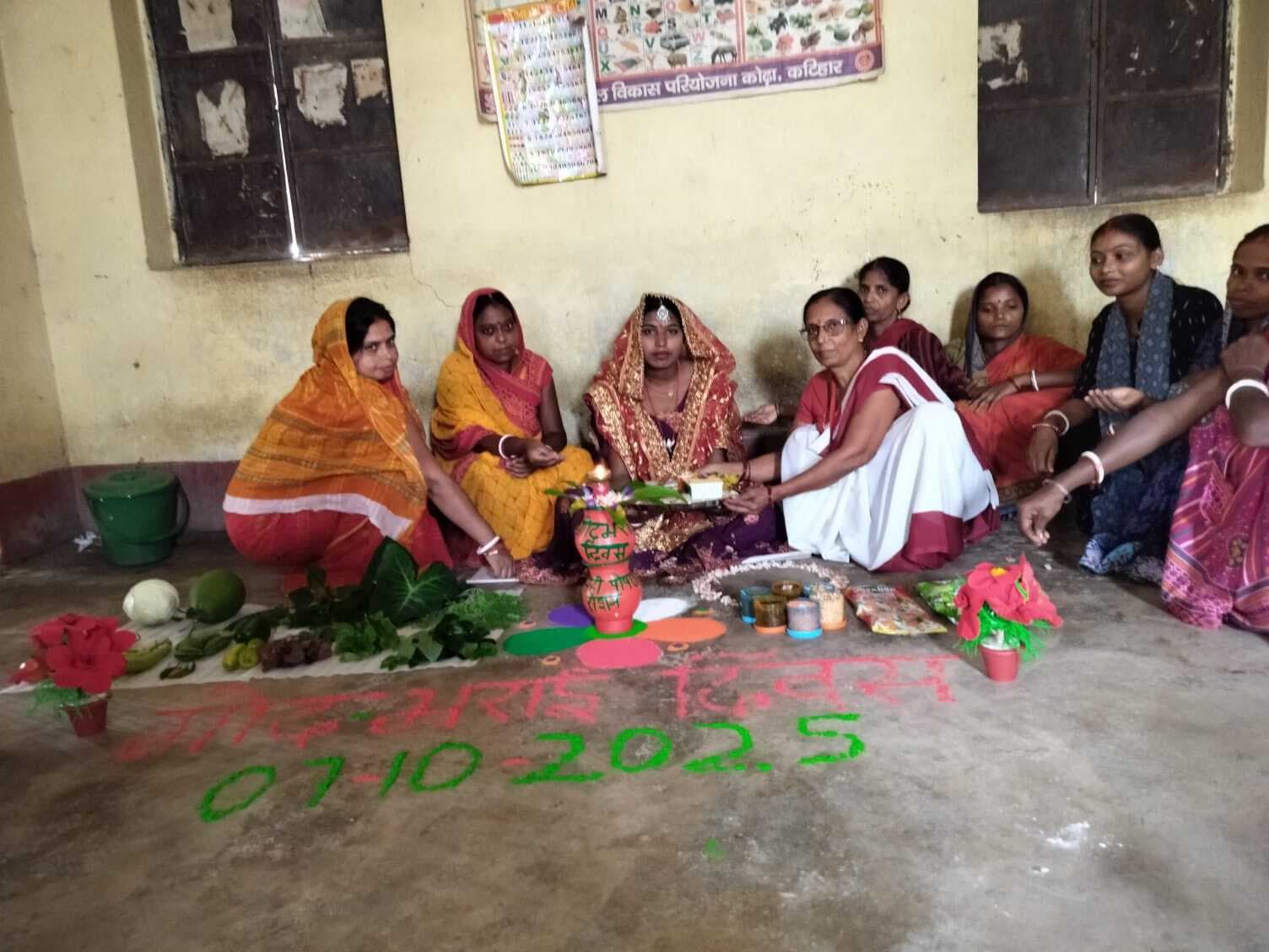 पोषण की पोटली व थाली सजा कर की गयी गर्भवतियों की गोदभराई