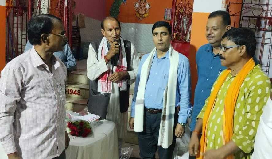 दुर्गा पूजा शांतिपूर्ण संपन्न कराने पर अनुमंडल प्रशासन को किया सम्मानित